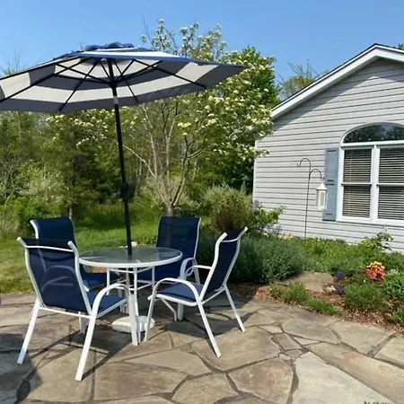 Fields Of Fennville - Located On Lakeshore Drive - Pet Friendly - Close To Public Beach Access!